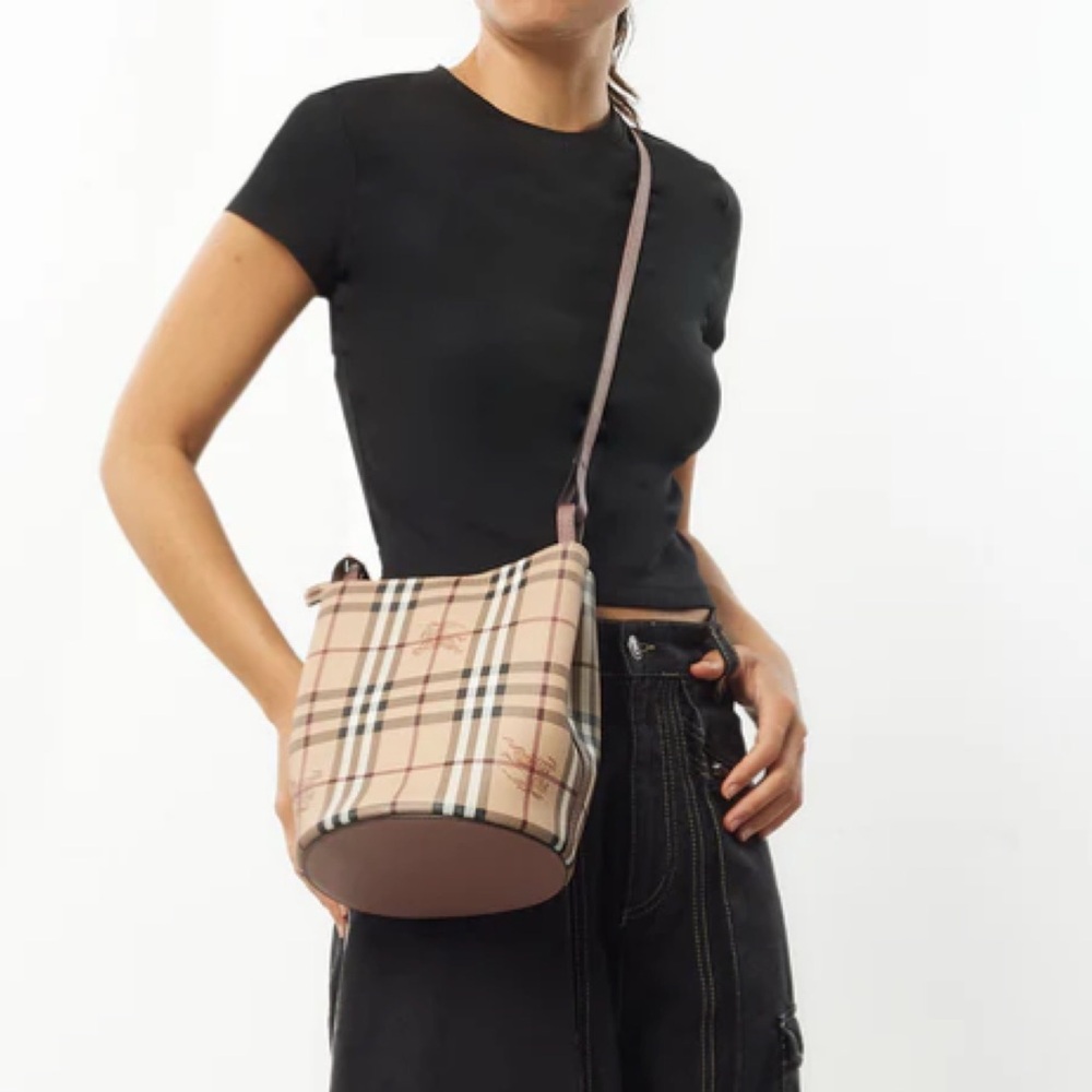 Authentic Burberry bucket bag - Picture 4 of 16